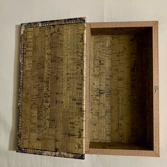 Vintage witch book decor - Picture 2 of 3